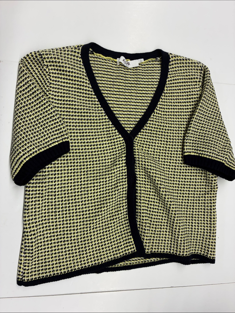 NEW Astr The Label Women’s Short Sleeve V‑Neck Cardigan Size Large